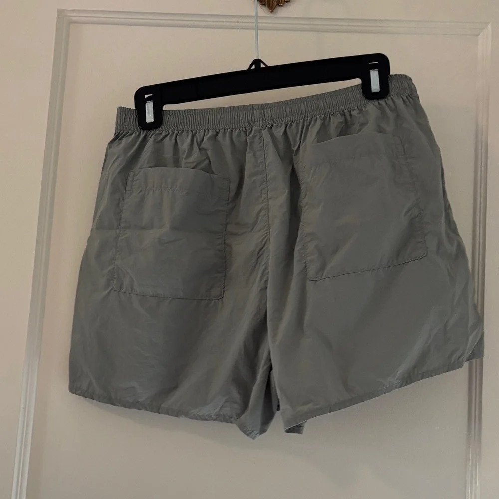 Uniqlo C Collection Women’s Small Athletic Geared Gray Shorts - Picture 4 of 10